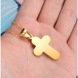 Εύχρηστο Γυναικείο Κολιέ Με Σταυρό Από Τιτάνιο