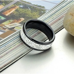 Δαχτυλίδι Από Κεραμικό Βολφραμίου Εξαιρετικής Ποιότητας Σε Μαύρο Χρώμα Με Στρας