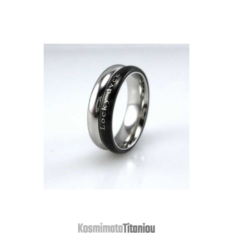 Δαχτυλίδι Unisex Locky Dvck Από Μαύρο Τιτάνιο 6 Χιλ. Δαχτυλίδι Unisex Locky Dvck Από Μαύρο Τιτάνιο 6 Χιλ.